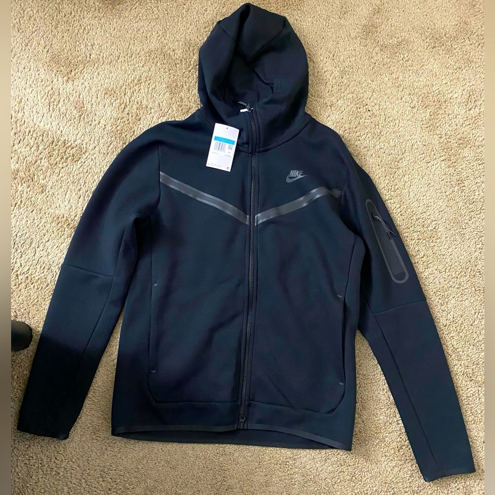Brand “NWT” Nike Tech Jacket 🧥 Sz Medium Color Black ✔️